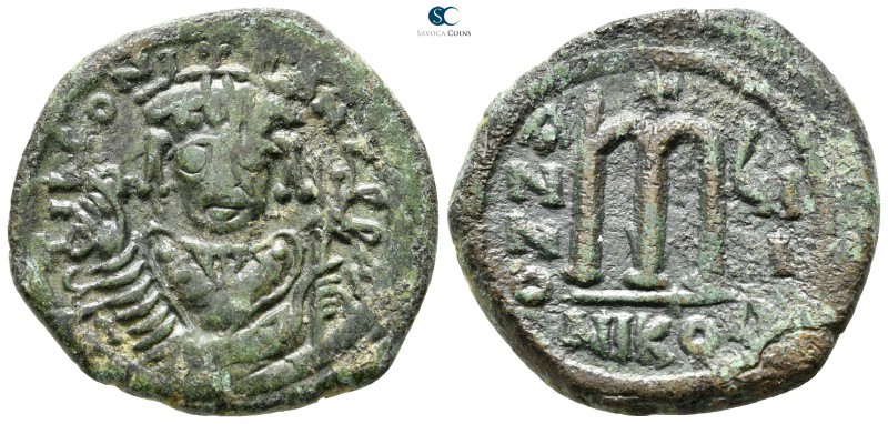 Tiberius II Constantine AD 578-582. Byzantine
Follis Æ

28 mm., 13,07 g.

...