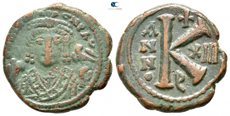 Maurice Tiberius AD 582-602. Constantinople
Half follis Æ

21 mm., 5,98 g.
...