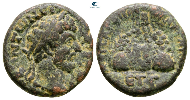 Cappadocia. Caesarea. Marcus Aurelius AD 161-180. 
Bronze Æ

20 mm, 6,59 g
...