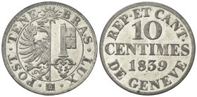SVIZZERA
Cantone di Ginevra.
10 Centesimi 1839.
Mi
gr. 2,03
Dr. POST TENE - BRAS LUX. Aquila coronata e chiave divise a metà da linea verticale....