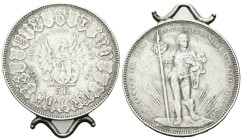 SVIZZERA
Basilea. Tiri federali.
5 Franchi 1879 Basilea.
Ag
gr. 25,55
Dr. Stemma della città attorniato da scudi.
Rv. Guerriero stante con lunga...