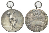 CARPI
Durante Umberto I, 1878-1900.
Medaglia s. data “ Società ginnastica La Patria” opus A. Donzelli.
Ag
gr. 12,25 mm 31,7
Dr. Atleta discobolo;...