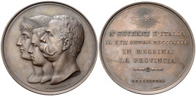 MESSINA
Umberto I, 1878-1900.
Medaglia 1881 opus F. Speranza.
Æ
gr. 118,06 mm 64
Dr. Teste accollate a s., della Regina Margherita, del Principe ...