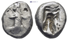 Persia, Achaemenid dynasty, AR siglos time of Darios I to Xerxes I, ca. 485-420 BC. (5.5 Gr. 16mm.)
Persian king in kneeling-running stance right, hol...