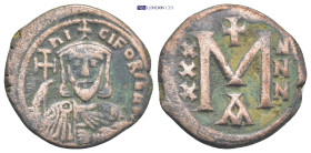 LEO V.(813-820). AE. Follis. Constantinople. (5.3 Gr. 22mm.)
 Crowned and draped facing bust, holding cross potent. 
Rev : Large M, XXX - NNN scross f...