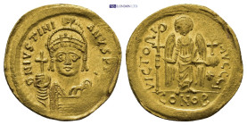 Justinian I, 527-565. Solidus Constantinople. (4.43 Gr. 20mm.)
Helmeted and cuirassed bust of Justinian facing, holding globus cruciger in his right h...
