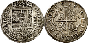 1586. Felipe II. Segovia. 8 reales. (AC. 687). Acueducto de tres arcos y dos pisos. Cruz interior pequeña. Atractiva. Rara. 27,22 g. MBC+/EBC-.

158...