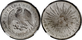 México. 1902. Zacatecas. FZ. 1 peso. (KM. 409.3). En cápsula de la NGC como MS64, nº 3476973-051. Bella. Brillo original. Ex Stack's Bowers 06/01/2012...