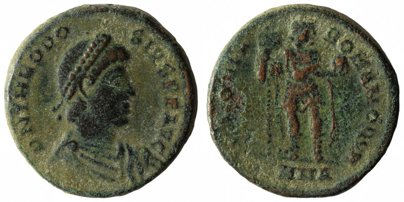 THEODOSIUS I (379-395). Follis. Nicomedia.
Obv: D N THEODOSIVS P F AVG.
Diadem...