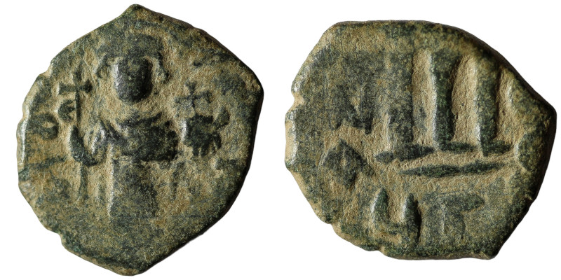 Byzantine
Constans II, AE, Follis. 641-668 AD.
Obv: EN T ૪ TO [NIKA], Constans...