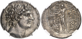 Séleucide - Antiochos VIII (121-96)

Tétradrachme en argent 

Magnifique exemplaire de très bon style. 

 16.47g - SMA 368

 Superbe - NGC AU ...