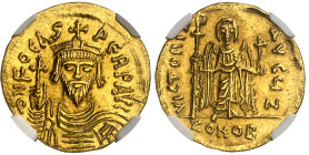 Phocas (602-610)

Solidus - Constantinople (607-610)

Magnifique exemplaire.

4.47g - DOC 10g

Superbe à FDC - NGC CHOICE AU (5/5 et 4/5)