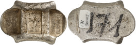 Chine

Yunnan Sanchuo Jieding

 4.75 Tael en argent - ND

 Type Provincial à 3 tampons.

 Tampons 天源盛記匯號紋銀 (Banque Tianyuansheng argent fin)....
