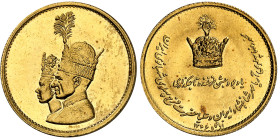 Iran

Mohammad Reza (1320-1358 SH / 1941-1979)

Médaille en or du couronnement - 1346 SH / 1967

Rare dans cette qualité.

10.41g - 24mm

FD...