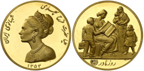 Iran

Mohammad Reza (1320-1358 SH /1941-1979) 

Médaille en or "Fête des Mères" - 1354 SH / 1975 

Délivré par la Fondation de crédit de l'Unive...