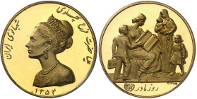 Iran

Mohammad Reza (1320-1358 SH /1941-1979)

Médaille en or "Fête des Mères" - 1354 SH / 1975.

Délivré par la Fondation de crédit de l'Univer...