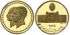 Iran

Mohammad Reza (1320-1358 SH /1941-1979)

Médaille en or - 2535 MS / 1976

50ème anniversaire de la Banque Nationale.

5.0g - 20mm

Fla...