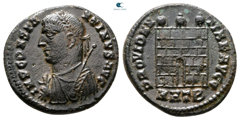 Constantine I the Great AD 306-337. Heraclea
Follis Æ

19 mm, 3,08 g



V...