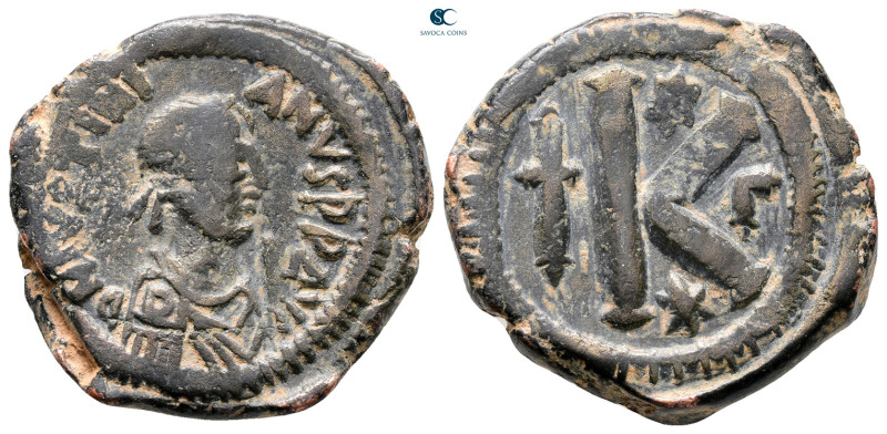 Justinian I AD 527-565. Constantinople
Half Follis or 20 Nummi Æ

27 mm, 12,3...