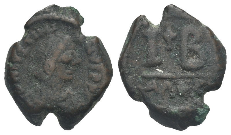 Iustinian I, 527-565. 12 Nummi (Bronze, 19.45 mm, 5.96 g) Alexandria, circa 527-...