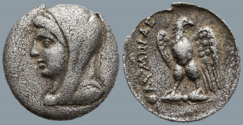 MACEDON. Olympias, Mother of Alexander III
AR Silver (13.8mm 1.14g)
Obv: Veile...