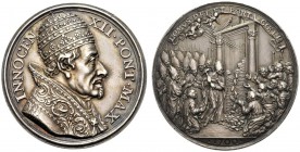 MEDAGLIE PAPALI 
 ROMA 
 Innocenzo XII (Antonio Pignatelli), 1691-1700. Medaglia 1700 opus G. Hamerani. Ar gr. 31,70 mm 39,6. Busto a d. con tiara e...