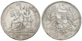 Guatemala. 1 peso. 1894. (Km-210). Ag. 24,82 g. Golpecitos en canto. EBC. Est...40,00.