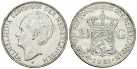 Holanda. Wilhelmina. 2 1/2 gulden. 1931. (Km-165). Ag. 25,08 g. Ligeramente limpiada. EBC-. Est...25,00.
