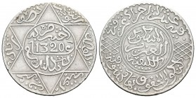 Marruecos. Abd al-Aziz. 5 dirhams (1/2 rial). 1320 H (1902). Londres. (Km-21.2). Ag. 11,94 g. Canto liso en parte. MBC. Est...20,00.