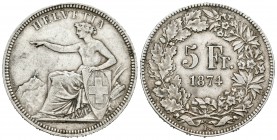 Suiza. 5 francos. 1874. Berna. B. (Km-11). Ag. 24,98 g. Escasa. MBC/MBC+. Est...170,00.