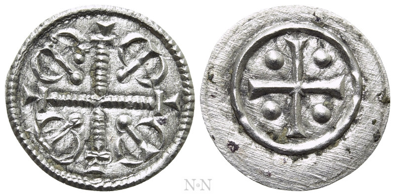 HUNGARY. Geza II (1141-1162). Denar. 

Obv: Long pelleted cross, with lilies i...