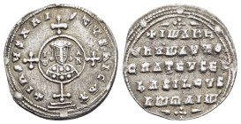 JOHN I TZIMISCES (969-976).Constantinople.Miliaresion.

Obv : + IҺSЧS XRISTЧS ҺICA ✷.
Cross crosslet set on globus above two steps; in central meda...