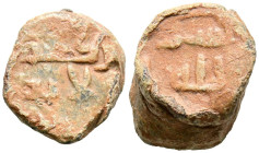 PERIODO DE CONQUISTA. Sello/Precinto de botín. (Pb. 11,80g/16x7mm). 711-756 d.C. Anv: Dividido en dos líneas: بسم / الله = bismi-llāh. (En el nombre d...