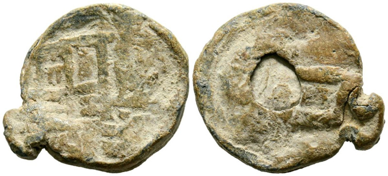 Precinto medieval de época o plomo de saca. (Pb. 8,18g/25x21x3mm.) Anv: Cuartela...