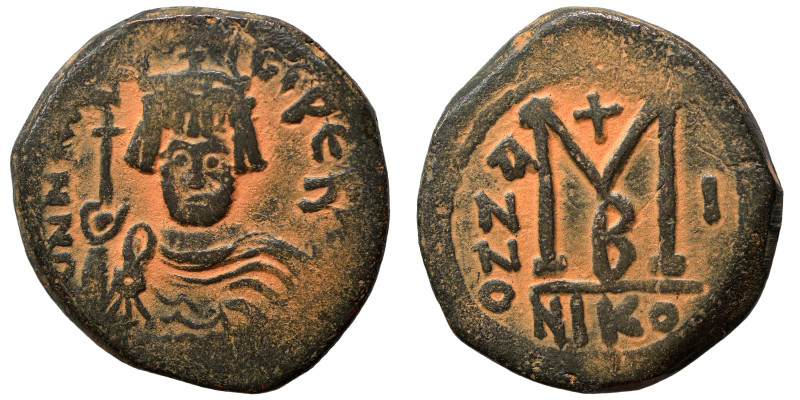 Maurice Tiberius, 582-602. Follis (bronze, 11.50 g, 28 mm), Nicomedia. Crowned a...