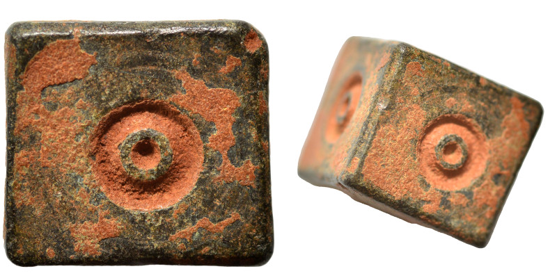 ISLAMIC. Weight (bronze, 14.50 g, 12x12x11 mm). Very fine.