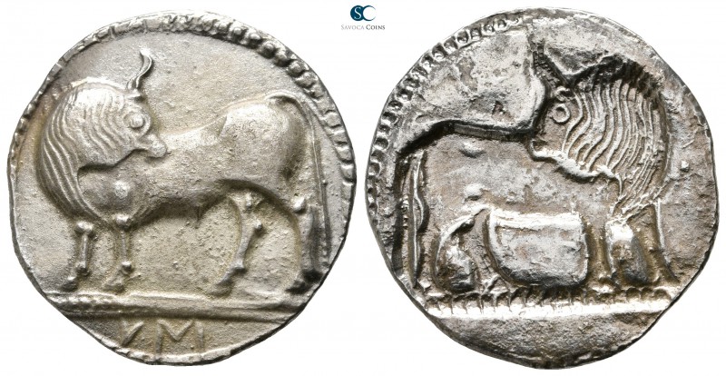 Lucania. Sybaris circa 520 BC. 
Nomos AR

28 mm., 8,14 g.

VM (= ΣΥ) Bull s...