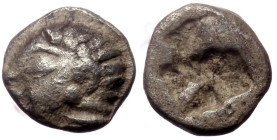 Tetartemorion AR
Ionia, Kolophon, late 6th century BC, Archaic head of Apollo left / Quadripartite incuse square
4 mm, 0,21 g
SNG Kayhan I 343-51