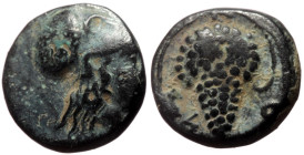 Bronze AE
Cilicia, Soloi, c. 400-350 BC, Head of Athena to right, wearing Corinthian helmet / Σ-Ο, Grape bunch on vine
10 mm, 1,34 g