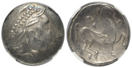 Ostkelten. Muntenien. Kinnloser Typ.

 Tetradrachme (Silber). 2. - 1. Jhdt. v. Chr.
Vs: Stark stilisierter Kopf mit doppeltem Perlkranz über angede...