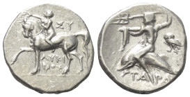 Kalabrien. Tarent.

 Didrachme oder Nomos (Silber). Ca. 272 - 240 v. Chr.
Vs: Nackter Jüngling zu Pferde mit erhobenem Arm nach links reitend; über...