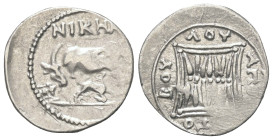 Illyrien. Apollonia.

 Drachme (Silber). Ca. 250 - 48 v. Chr.
Vs: Kuh mit Kalb nach links stehend, darüber Magistratsname: Niken[...].
Rs: Florale...