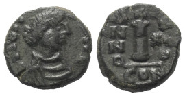 Iustinianus I. (527 - 565 n. Chr.).

 Dekanummion (Bronze). Constantinopolis.
Vs: Drapierte Büste im Panzer mit Diadem rechts.
Rs: Wertzeichen, da...