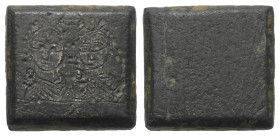 Münzgewichte.

 Bronzegewicht von 1 1/2 Nomismata (= 6 Grammata). 5. - 6. Jhdt. n. Chr.
Vs: Zwei drapierte Büsten nebeneinander, darunter S.
Rs: P...