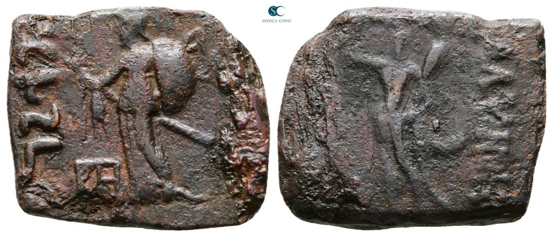 Indo-Skythians. Vonones, with Spalagadames 75-60 BC. 
Bronze Æ

26 mm, 7,36 g...