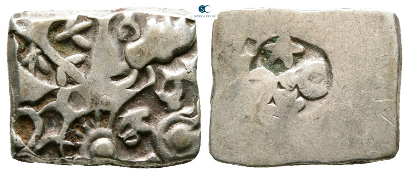 India. Post Mauryan (Punjab) 185-168 BC. 
Karshapana AR

19 mm, 3,47 g


...