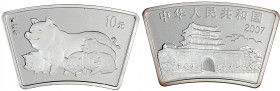 China
Volksrepublik, seit 1949
10 Yuan Silber (fächerförmig) 1 Unze 2007. Jahr des Schweins. Im Originaletui mit Zertifikat und Umverpackung. Polier...