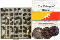Bhutan, Königreich
Lots
Schuber mit 84 Kupfermünzen. Anbei das Buch von Klaus Bronny, The Coinage of Bhutan. sehr schön bis vorzüglich