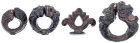 Indonesien
Lots
4 versch. sogen. "Gambar", nahezu ringförmiges Primitivgeld aus Zinn. Quiggin S. 253-255, Tafel 23,2. sehr schön
