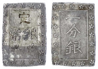 Japan
Tempo-Ära, 1830-1844
Ichi Bu Gin o.J.(1837/1854). Sakura T/r. Hane gin. gutes vorzüglich, schöne Patina. Hartill 9.80b.